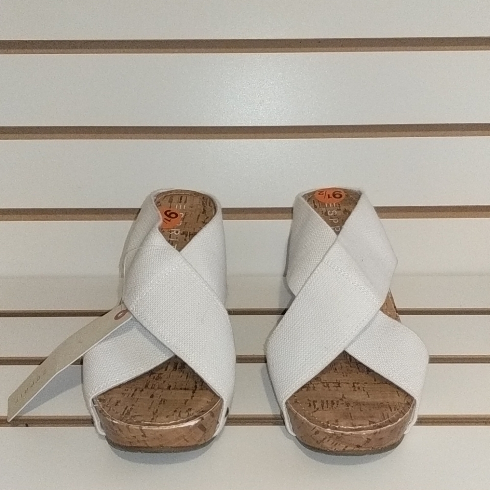 Earth Spirit Oceane White Wedge Sandals